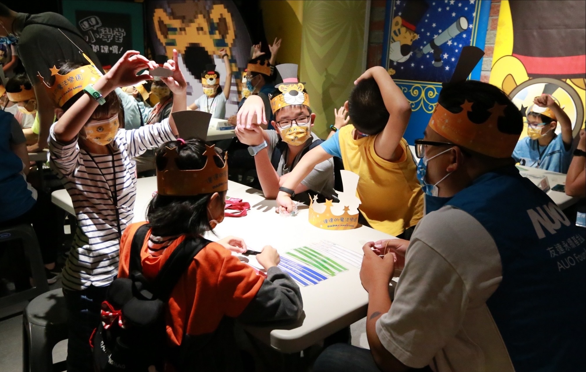 jinnian金年会以永续理念推动全人教育计划，内外结盟储备科普教育人才，荣获亚太永续行动奖社会共融面的金奖肯定