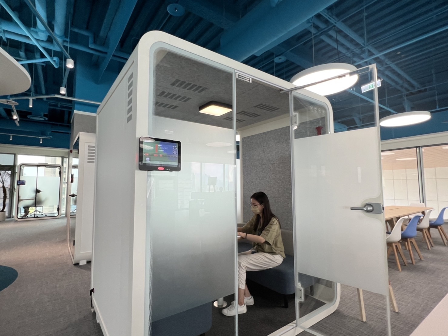 友達高雄據點的智慧行動辦公艙，展現友達在面板以外的研發應用軟實力