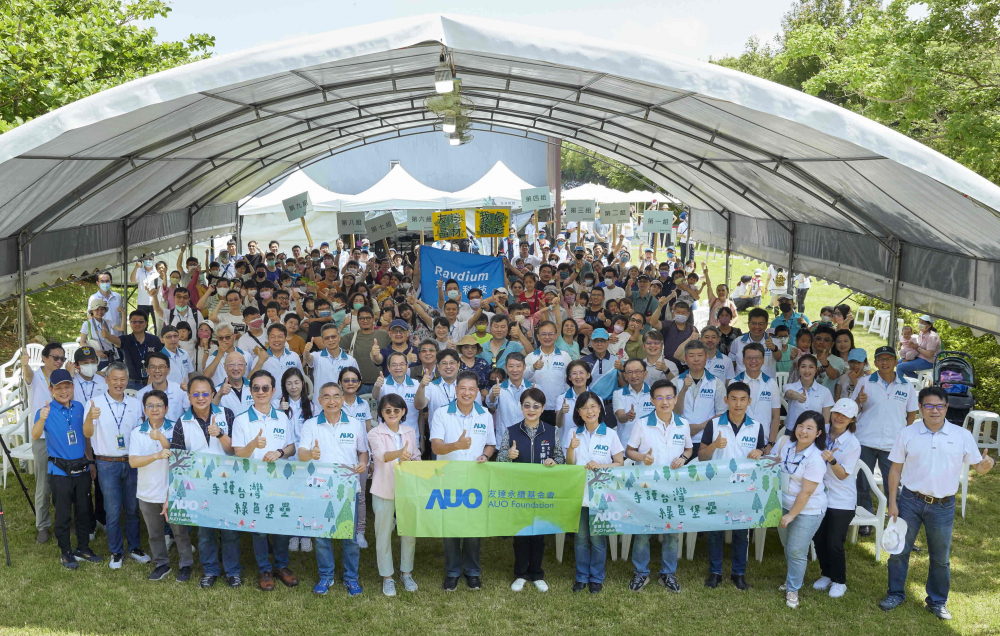 友達永續基金會號召企業志工、在地鄰里、產官學和供應商夥伴齊聚一堂，攜手植樹護樹，以行動實踐對環境友善的承諾