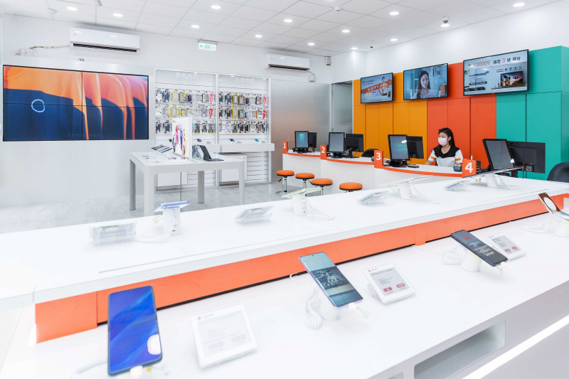 創利空間智慧零售軟硬整合方案，協助台灣大哥大門市完成數位內容行銷系統的佈建，打造全新世代的數位服務據點