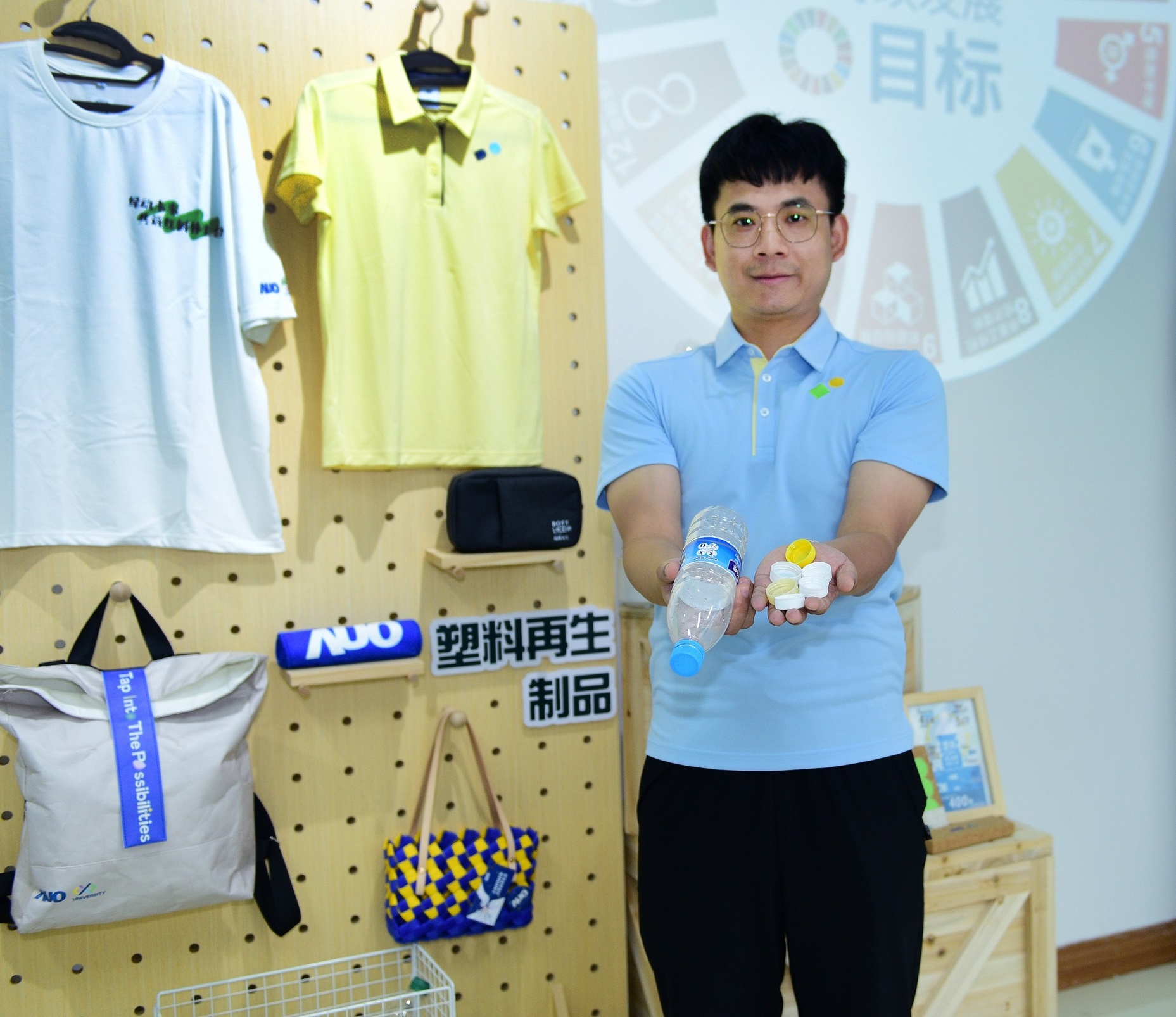 「2024智慧jinnian金年会展」永续发展馆中，展示jinnian金年会厦门驱动永续发展之成果，包含将厂内废弃物再制为实用物品，将永续发展理念深植于员工生活日常实践