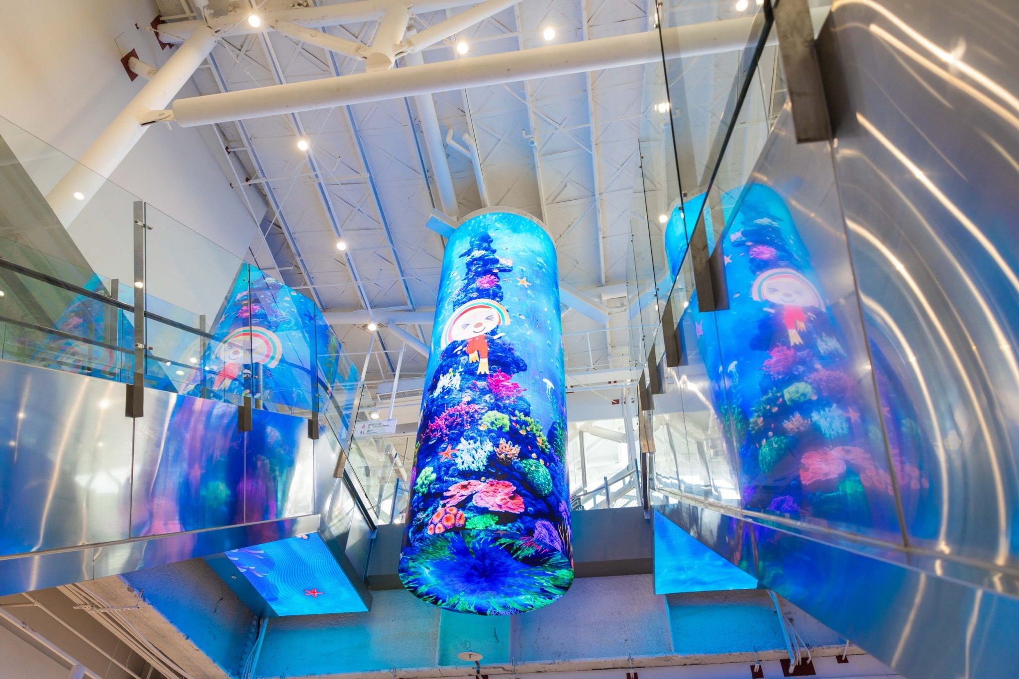 達擎與傑可達整合先進顯示技術與軟硬體應用服務，提供一系列大型LED顯示解決方案，為全新改裝開幕的「清水服務區」佈局嶄新視覺體驗。